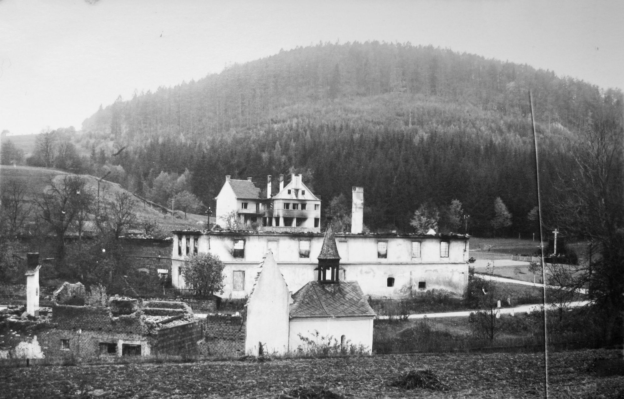 Jednorázové užití / Masakry a vypálené osady od nacistů v dubnu 1945