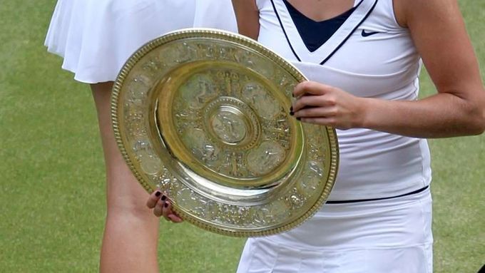 Šarapovové se odveta za Wimbledon nepovedla. Proti Kvitové vzdala kvůli zranění