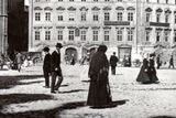 Ruch na Staroměstském náměstí na archivním snímku.