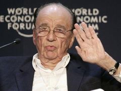 Rupert Murdoch aféru vyřešil šokujícím způsobem - nechal uzavřít nejčtěnější list v zemi.
