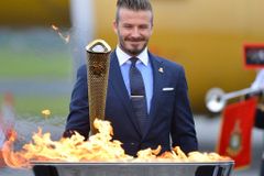 Beckham: Olympijský oheň by měl zapalovat někdo jiný
