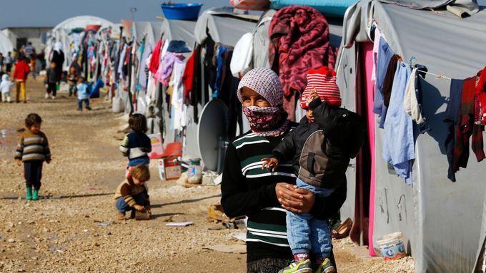 Kurdští uprchlíci v táborech.
