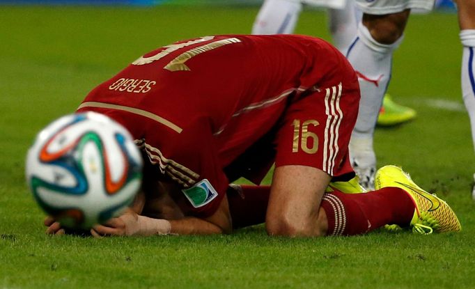 Spain's Sergio Busquets reacts after missing a chance to score a goal during their 2014 World Cup Group B soccer match against Chile at the Maracana stadium in Rio de Jan