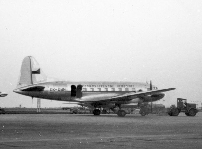 Sovětský letoun Iljušin Il-12. Od roku 1949 do roku 1960 vlastnily letouny Il-12 i Československé státní aerolinie.