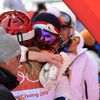 Vítězství Ester Ledecké v paralelním obřím slalomu na ZOH 2018 - objetí s mámou Zuzanou