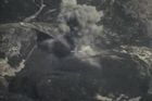 Syrská obrana sestřelila raketu nad vojenským letištěm u Homsu, Izrael útok odmítl komentovat