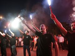 Neofašisté ze Zlatého úsvitu slaví vstup do řeckého parlamentu.