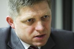 Daně zvýšíme až příští rok a jen bohatým, slíbil Fico
