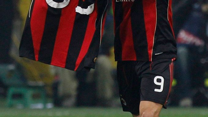 Filippo Inzaghi oslavuje svůj 69. gól v Lize mistrů