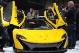 Supersportovních automobilů je v Ženevě velké množství. Mezi ty, které budou skutečně schopné i v silničním provozu, však patří jen dva. Tento McLaren P1...