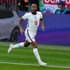 Raheem Sterling slaví gól v zápase Česko - Anglie na ME 2020