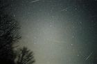Listopadové Leonidy rozzáří sváteční oblohu. Meteorický déšť inspiroval i Poea