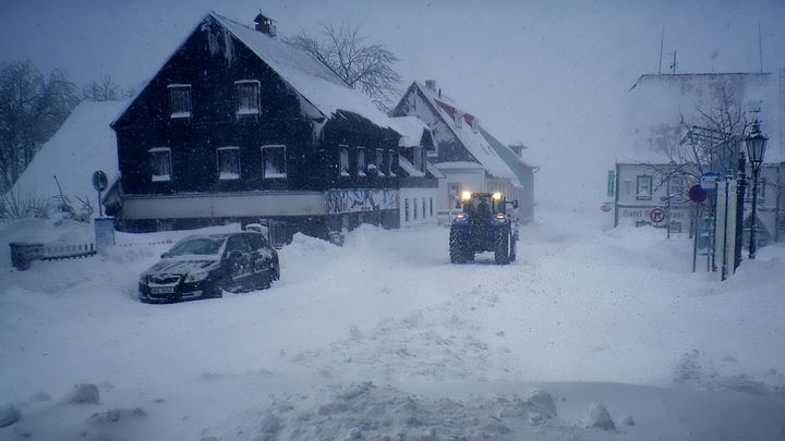 Část Česka zasype sníh, napadnout může až 20 centimetrů. Na Moravě hrozí povodně