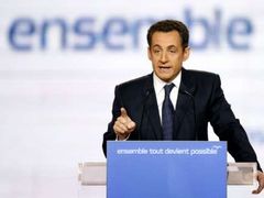 Přestože někteří Maďaři považují francouzského kandidáta na prezidentský post tak trochu za svého, sám Sarkozy se od svých kořenů distancuje.