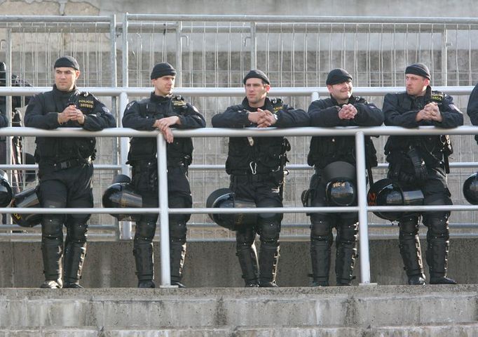 Policisté během zápasu nemuseli zasahovat.