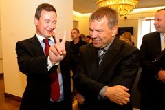 Náměstek Šnajdr bude kandidovat proti Rathovi