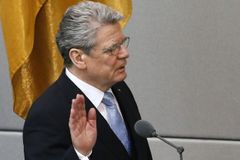 Gauck se pokloní Lidicím. Jako první německý prezident