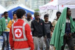 Takhle se uprchlíci začleňují do společnosti. Kvůli migraci uspějí v italských volbách populisté