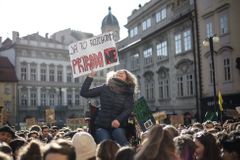 Vědkyně pomáhá stávkám studentů za klima. Nechtějí se ulít ze školy, říká