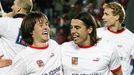 Čeští fotbalisté Tomáš Rosický s Milanem Barošem po barážovém utkání o Euro 2012 s Norskem.