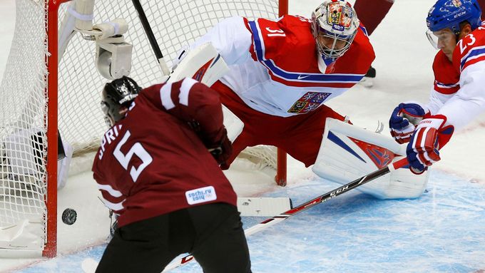 Brankář Ondřej Pavelec tuší, že Češi v týmu střelce mají. Jágr, Krejčí nebo Červenka by dnes góly mohli porazit Slovensko.