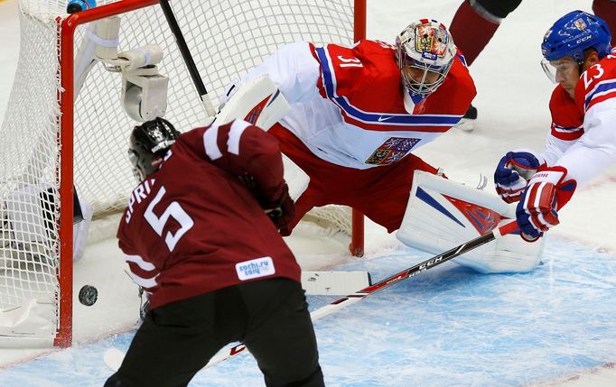 Česko - Lotyšsko: Ondřej Pavelec -  Janis Sprukts (L)