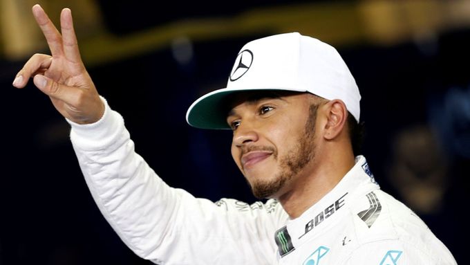 Lewis Hamilton vyhrál čtvrtou kvalifikaci Grand Prix formule 1 po sobě.