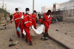 Šabáb odpálil bomby u hotelu v Mogadišu, zemřelo nejméně 22 lidí