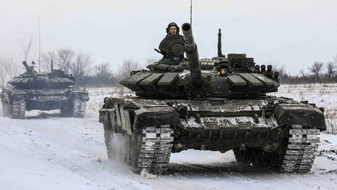 Ruské tanky na Ukrajině. Ocitla se Evropa na prahu války? Sledujte speciál DVTV