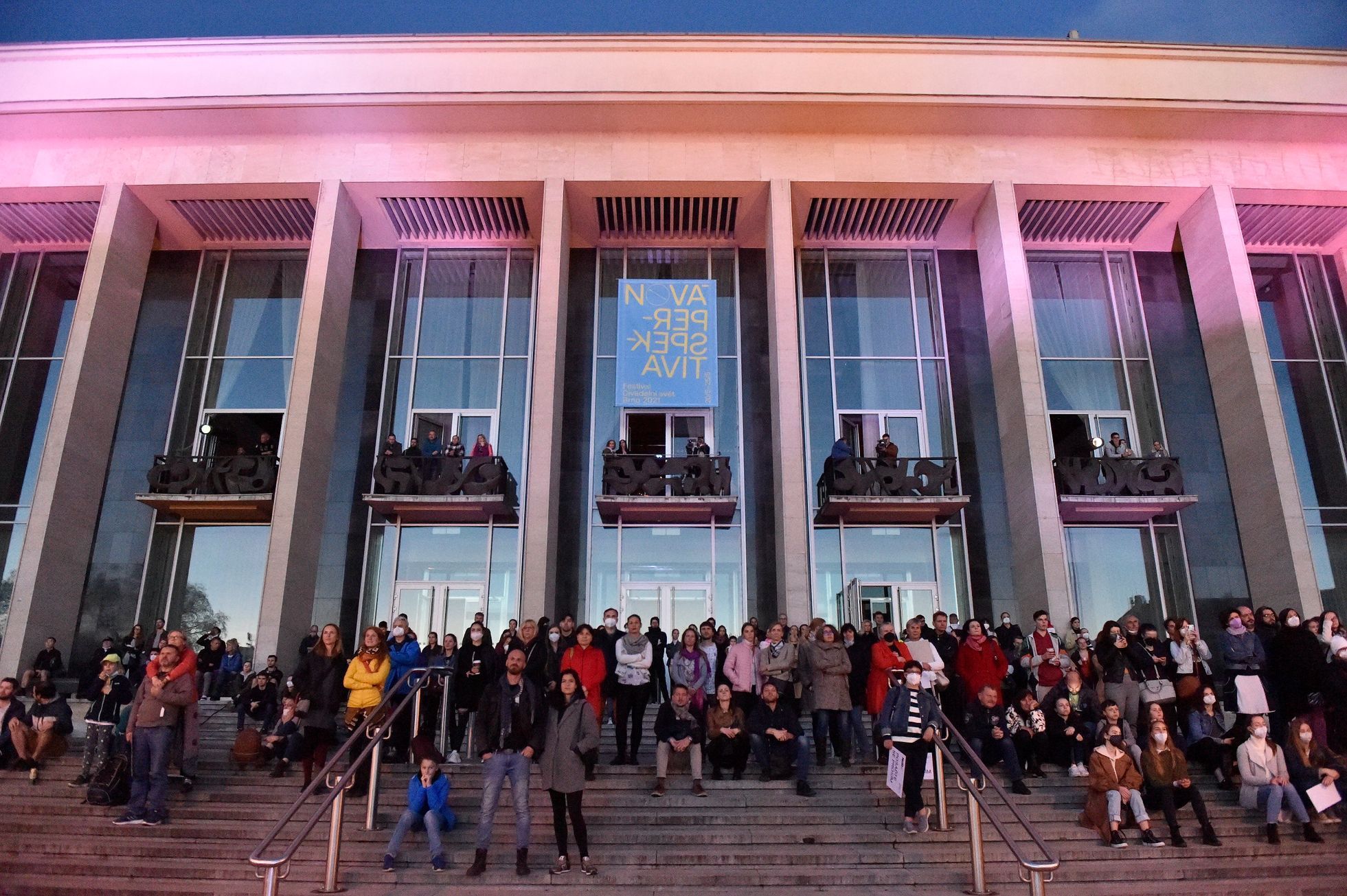 Noosféra neboli zmrzlinové andante pro tanečníky a fontánu