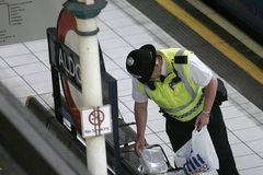 Británie odsoudila čtyři muže za bomby v metru