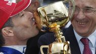 Stal se tak čtvrtým zahraničním koněm, který si Melbourne Cup podmanil, a svému majiteli vynesl šek na 3,3 milionu dolarů.