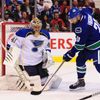 NHL: St. Louis Blues at Vancouver Canucks (Halák a Higgins)