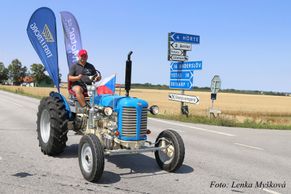 Zetory míří na hřbitov. Poslední cesta nejslavnějšího českého traktoristy Havelky