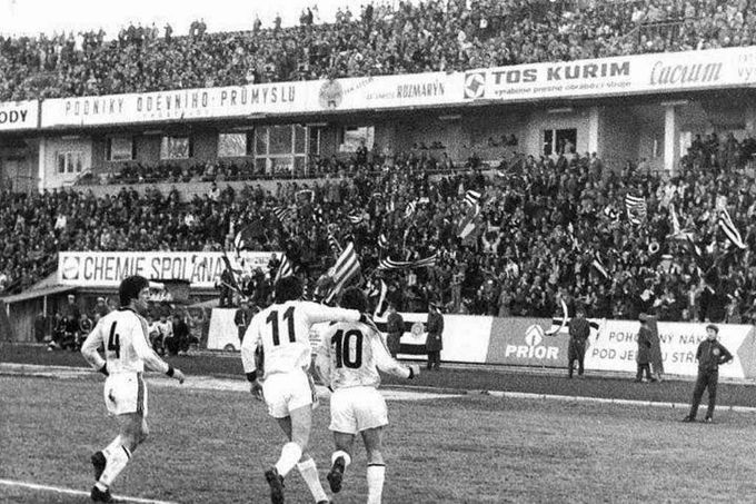 Fotbalový zápas Za Lužánkami v roce 1978.