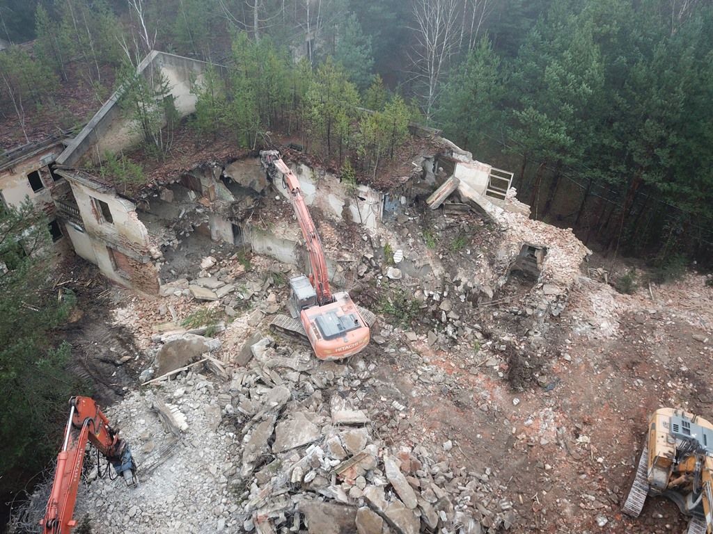 Demolice bývalého generálního štábu Sovětské armády v Ralsku