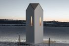 Za návrhem nové kaple v této historické lokalitě, kterou krášlí také třeba románské jádro kostela sv. Havla z 12. století, stojí architekti Martin Junek a Adam Cigler, spolu s Lucií Chotěborovou. Jejich cílem bylo obnovit duchovní význam místa a navrátit mu jeho původní funkci.