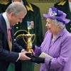 Vzpomínka na britskou královnu Alžbětu II.: předání trofeje za vítězství v The Gold Cup princi Andrewovi
