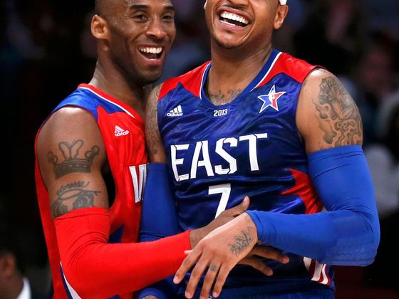 2013 NBA All-Star game: Kobe Bryant (vlevo) a Carmelo Anthony