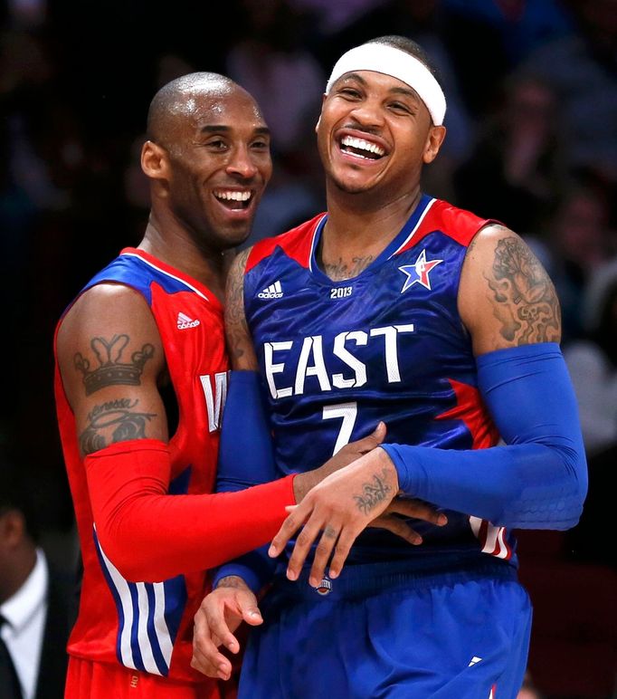 2013 NBA All-Star game: Kobe Bryant (vlevo) a Carmelo Anthony