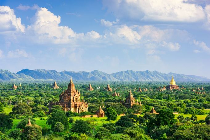 Buddhistické pagody v Baganu, starověkém městě v Myanmar.