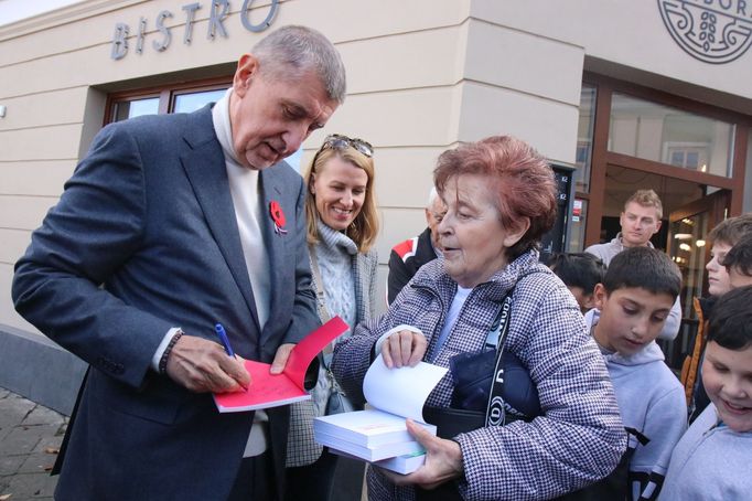 Andrej Babiš při první cestě za voliči po oznámení kandidatury na prezidenta.