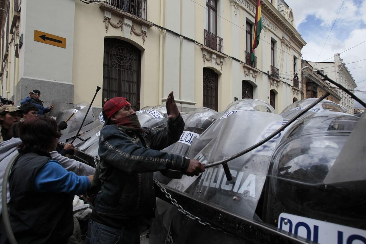 V Bolívii se demonstrující invalidé střetli s policii