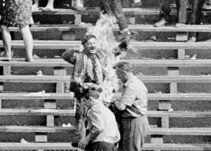 Ryszard Siwiec při sebevraždě 8.září 1968.