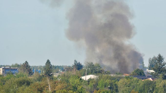 Záběry z hořící ubytovny v Plzni