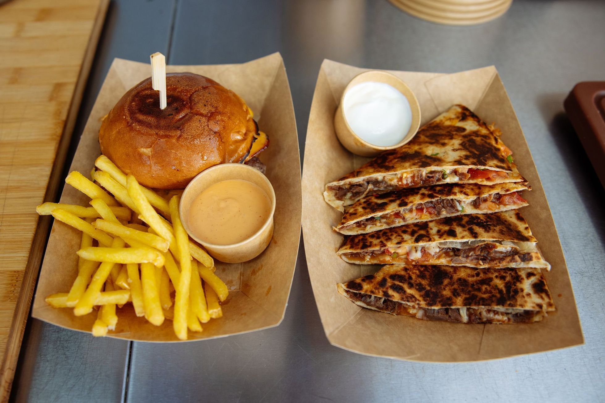 PřívYES, přívěs, jídlo, gastronomie, Palmovka, Libeň, burger, quesadilla, street food