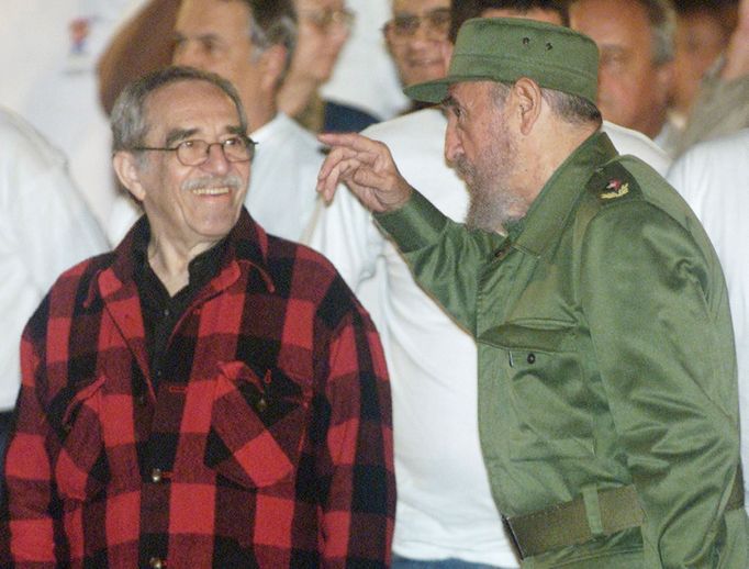 Gabriel García Márquez s Fidelem Castrem v roce 2002.