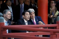 Kerry zahájil historickou návštěvu Hirošimy. Omluvu za atomovou bombu ale nechystá