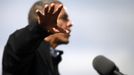 U.S. President Barack Obama gestures at an election campaign rally in Concord, New Hampshire, November 4, 2012. REUTERS/Jason Reed (UNITED STATES - Tags: POLITICS USA PRESIDENTIAL ELECTION ELECTIONS) Published: Lis. 4, 2012, 5:11 odp.