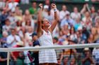 Strýcová je po obratu v semifinále Wimbledonu, Muchová po bitvě padla se Svitolinovou
